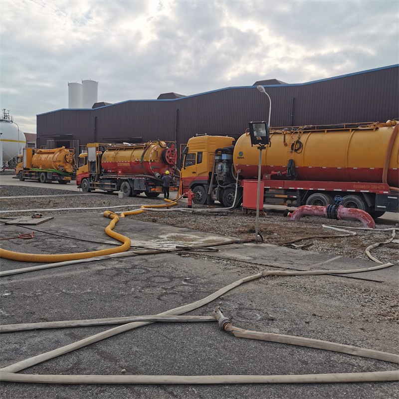 堆龙德庆污水池清理