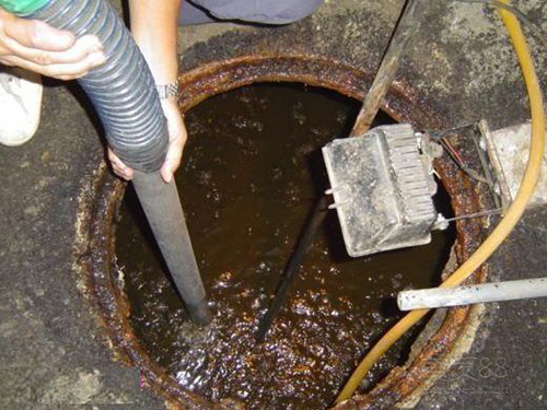 堆龙德庆隔油池清理