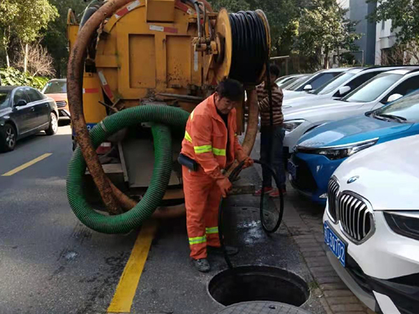 堆龙德庆排污管道清淤